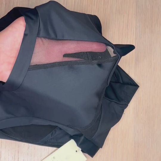 Video demonstrating the Emanate brief construction, feel and stretch.